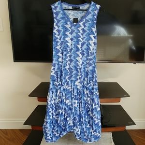 Carine. NWT Blue Static Valerie Dress Flattering!